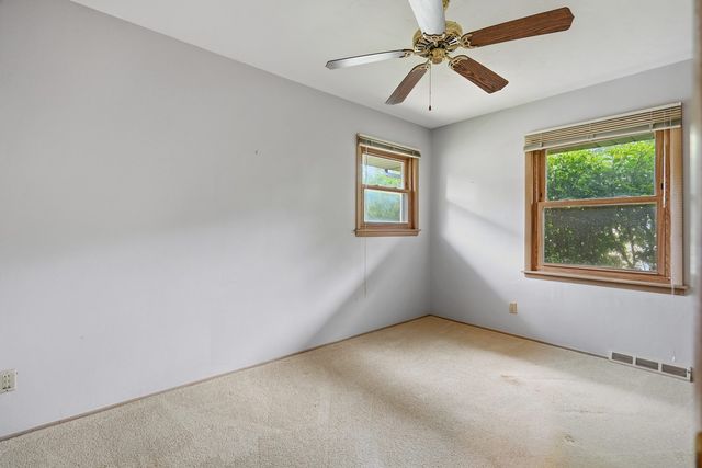 964 Cimarron Drive, Davenport, IA 52804