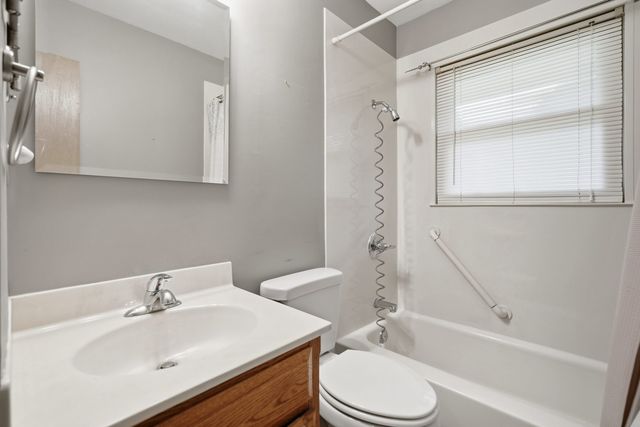 964 Cimarron Drive, Davenport, IA 52804
