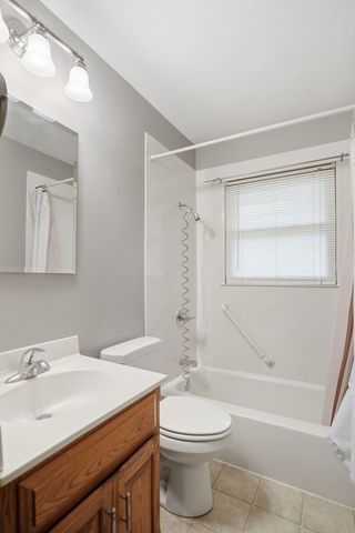 964 Cimarron Drive, Davenport, IA 52804