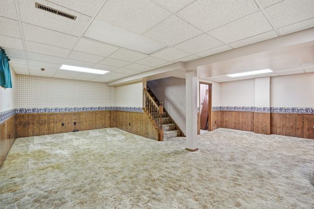 964 Cimarron Drive, Davenport, IA 52804