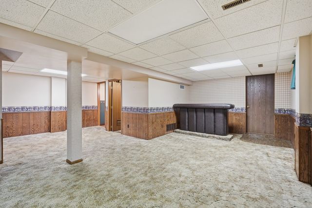 964 Cimarron Drive, Davenport, IA 52804