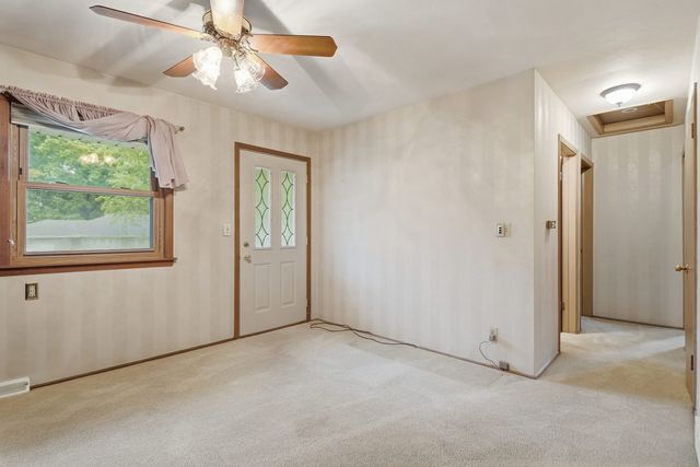 964 Cimarron Drive, Davenport, IA 52804