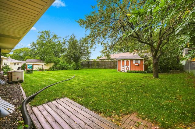 964 Cimarron Drive, Davenport, IA 52804