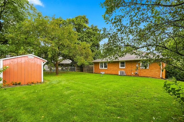 964 Cimarron Drive, Davenport, IA 52804