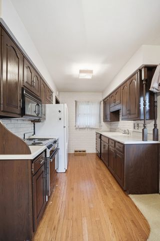 964 Cimarron Drive, Davenport, IA 52804