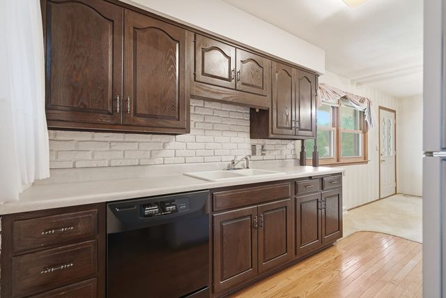 964 Cimarron Drive, Davenport, IA 52804