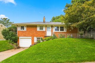 964 Cimarron Drive, Davenport, IA 52804