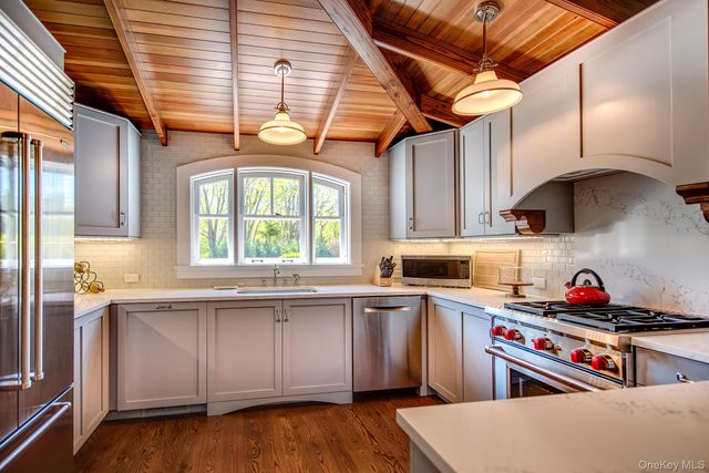 106 Old Depot Road, Quogue, NY 11959