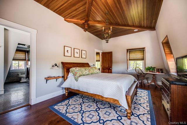 106 Old Depot Road, Quogue, NY 11959