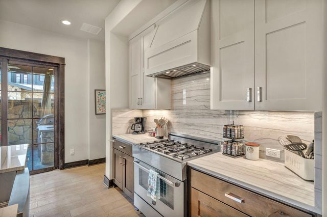 19404 Bold Venture DR 17, Spicewood, TX 78669