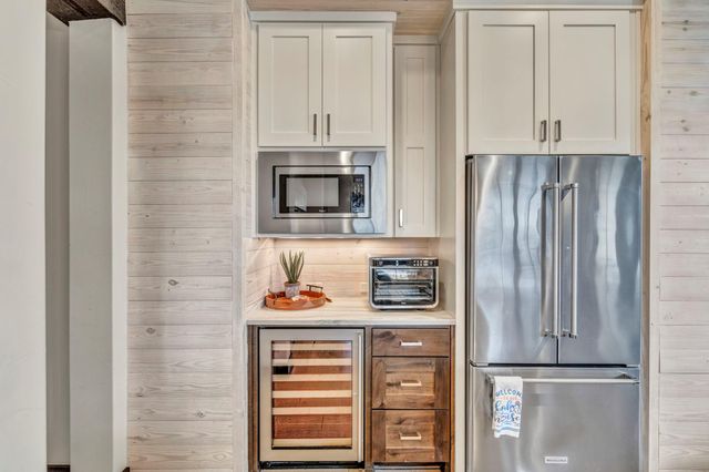 19404 Bold Venture DR 17, Spicewood, TX 78669