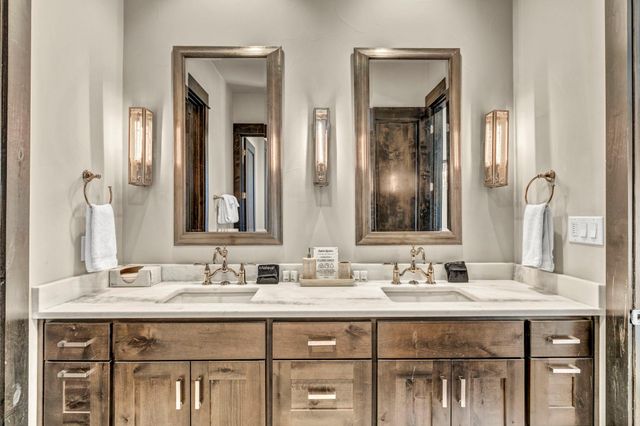 19404 Bold Venture DR 17, Spicewood, TX 78669