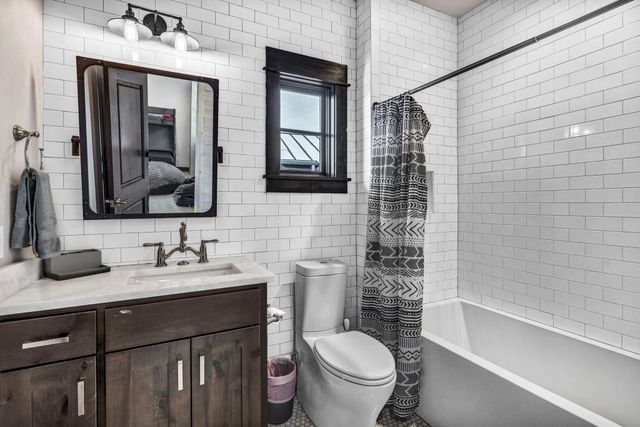 19404 Bold Venture DR 17, Spicewood, TX 78669