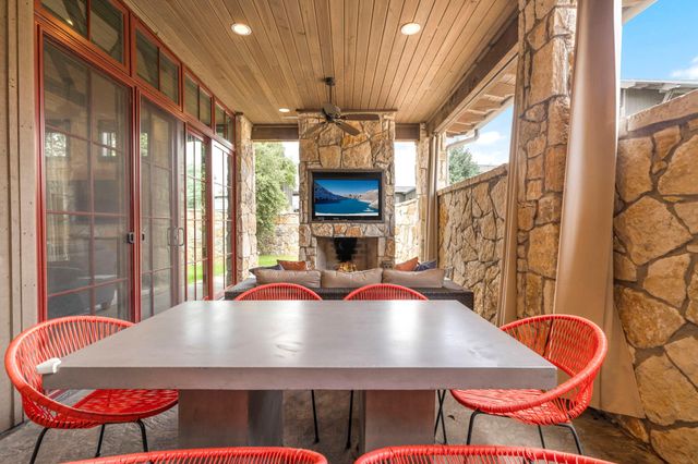 19404 Bold Venture DR 17, Spicewood, TX 78669