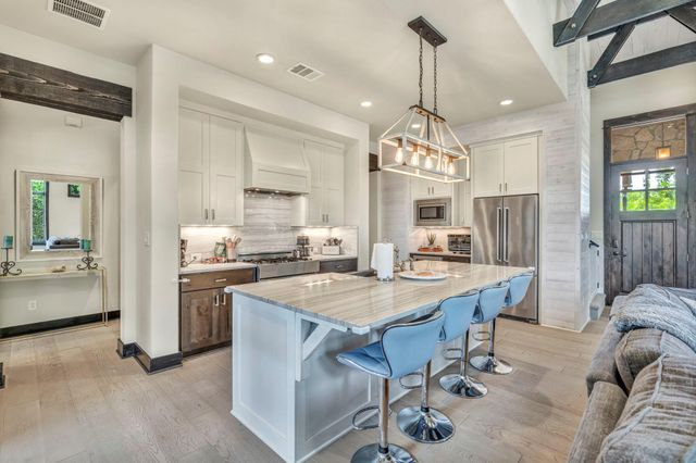 19404 Bold Venture DR 17, Spicewood, TX 78669