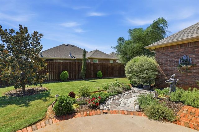 10215 Kingston Way, Oklahoma City, OK 73120