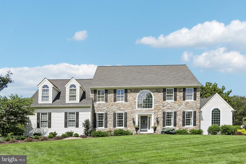 3696 COLDBROOK CIR, DOYLESTOWN, PA 18902 — exterior