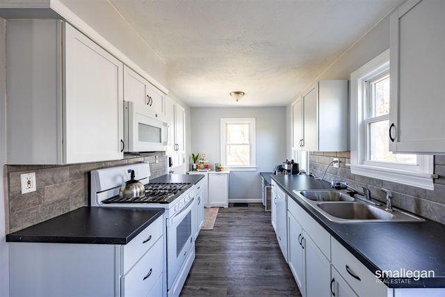 2041 Kalamazoo Avenue, Grand Rapids, MI 49507