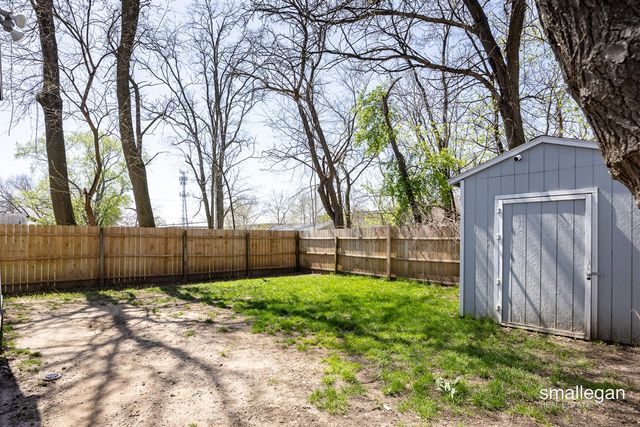 2041 Kalamazoo Avenue, Grand Rapids, MI 49507