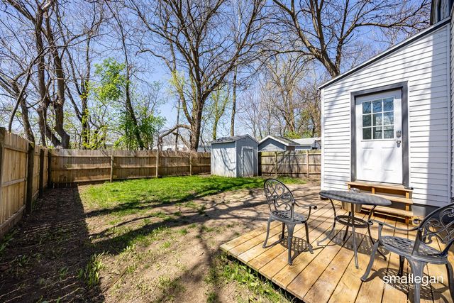 2041 Kalamazoo Avenue, Grand Rapids, MI 49507