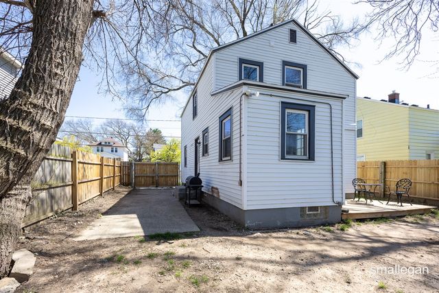 2041 Kalamazoo Avenue, Grand Rapids, MI 49507
