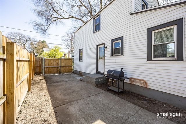 2041 Kalamazoo Avenue, Grand Rapids, MI 49507