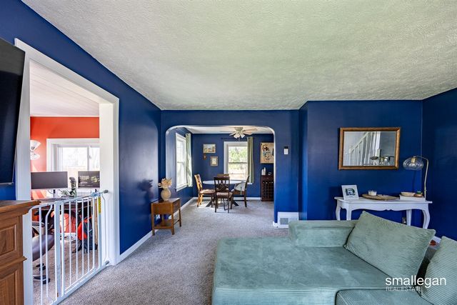 2041 Kalamazoo Avenue, Grand Rapids, MI 49507