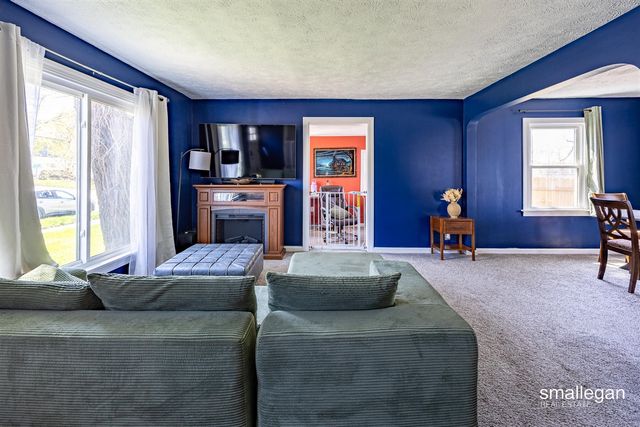 2041 Kalamazoo Avenue, Grand Rapids, MI 49507