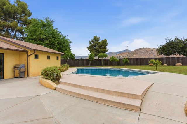 32339 Fairway Drive, Springville, CA 93265
