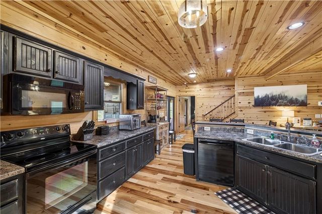 170 Wildwood Court, Ellijay, GA 30540