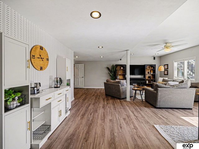 21417 Parkview Drive, Gretna, NE 68028