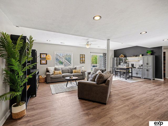 21417 Parkview Drive, Gretna, NE 68028