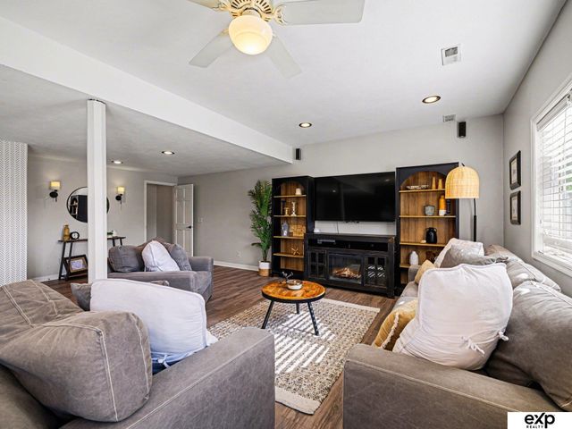 21417 Parkview Drive, Gretna, NE 68028