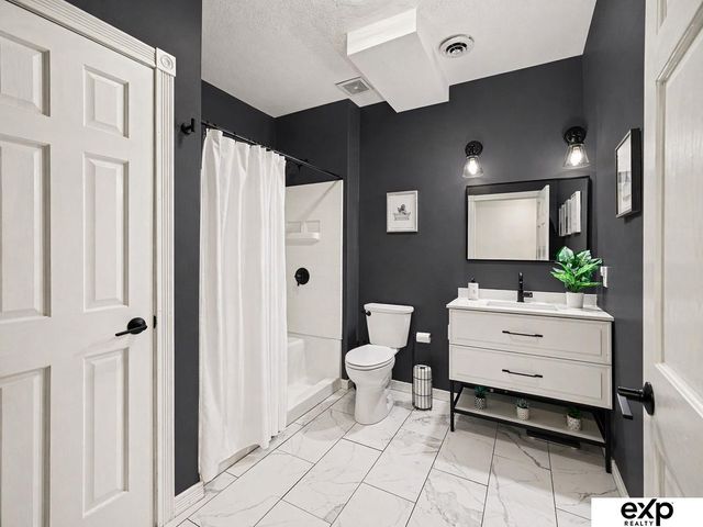 21417 Parkview Drive, Gretna, NE 68028