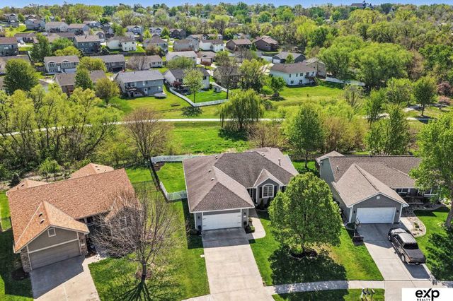 21417 Parkview Drive, Gretna, NE 68028