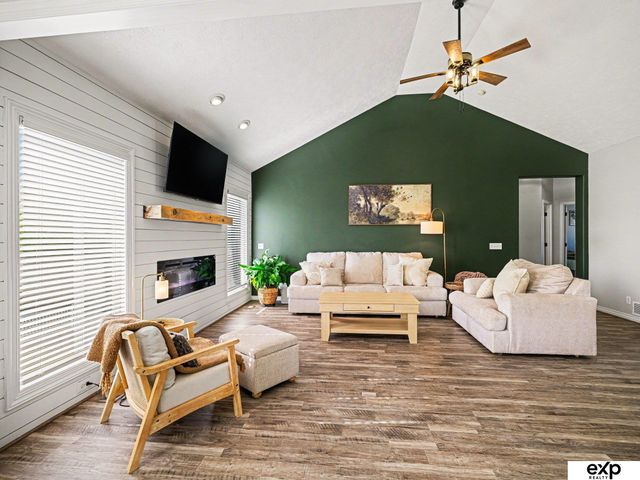 21417 Parkview Drive, Gretna, NE 68028