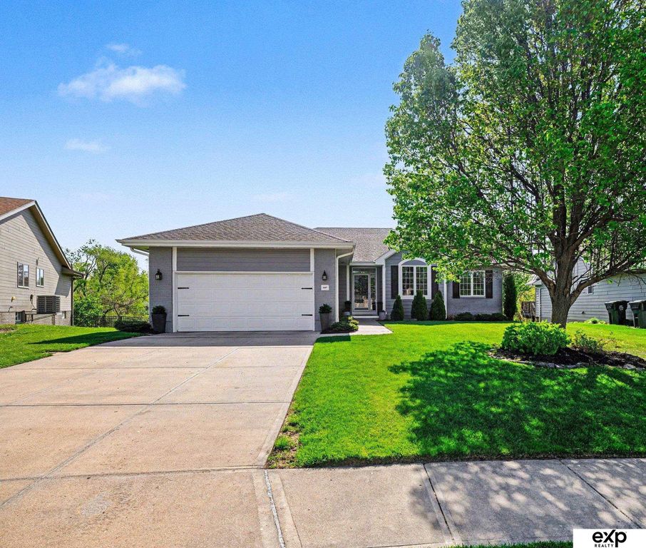 21417 Parkview Drive, Gretna, NE 68028