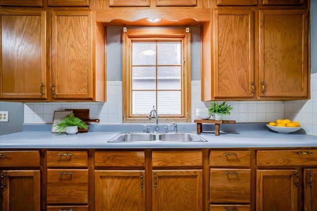 1831 N Park Place, Wichita, KS 67203