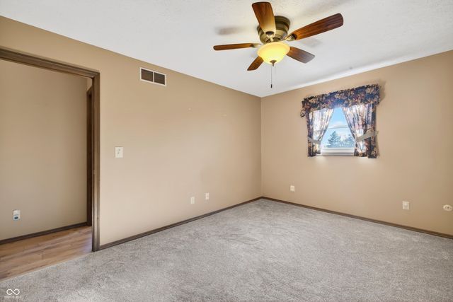 600 Forest Drive, Bloomfield, IN 47424