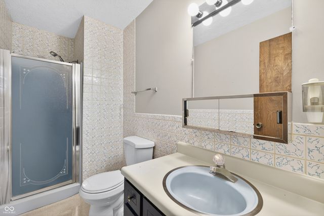 600 Forest Drive, Bloomfield, IN 47424