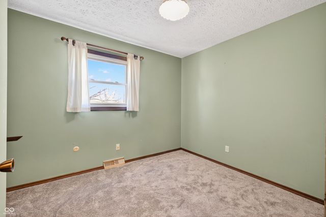 600 Forest Drive, Bloomfield, IN 47424