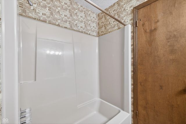 600 Forest Drive, Bloomfield, IN 47424