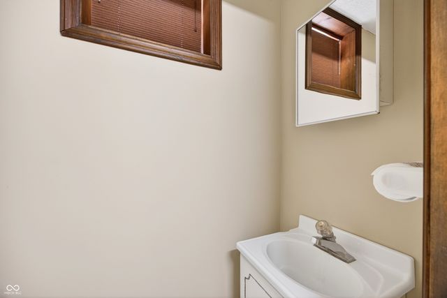 600 Forest Drive, Bloomfield, IN 47424