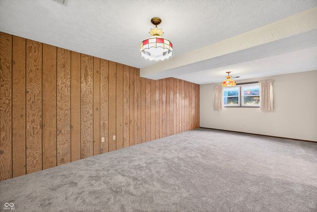 600 Forest Drive, Bloomfield, IN 47424