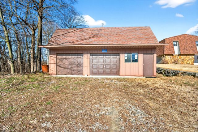 600 Forest Drive, Bloomfield, IN 47424