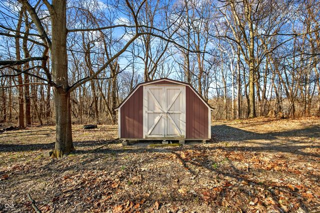 600 Forest Drive, Bloomfield, IN 47424