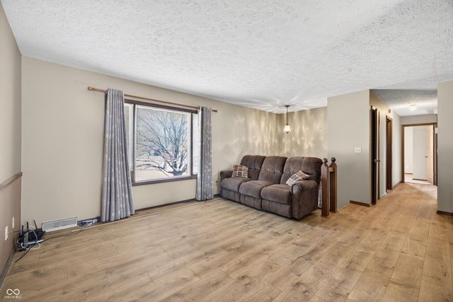 600 Forest Drive, Bloomfield, IN 47424