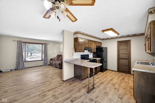 600 Forest Drive, Bloomfield, IN 47424