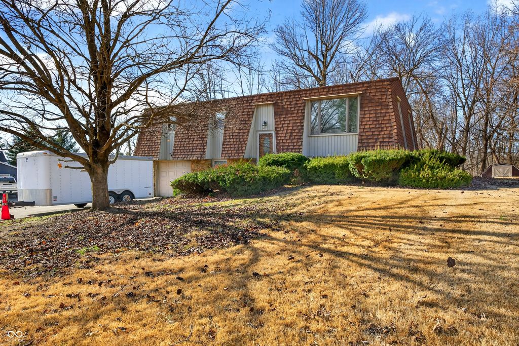 600 Forest Drive, Bloomfield, IN 47424