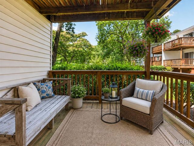 9194 Wrenwood Lane, Brentwood, MO 63144